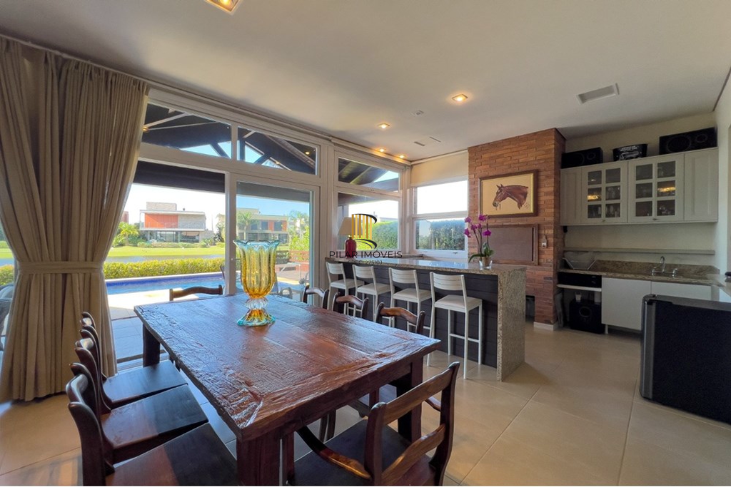 Casa de Condomínio 4 dormitórios no bairro Centro