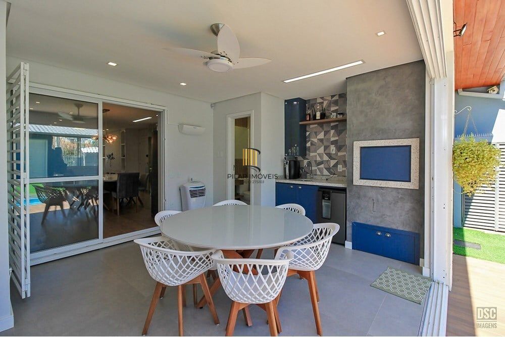 Casa 4 dormitórios no bairro Teresópolis