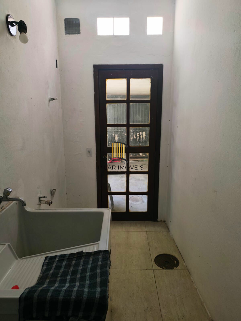 Casa 3 dormitórios no bairro Azenha