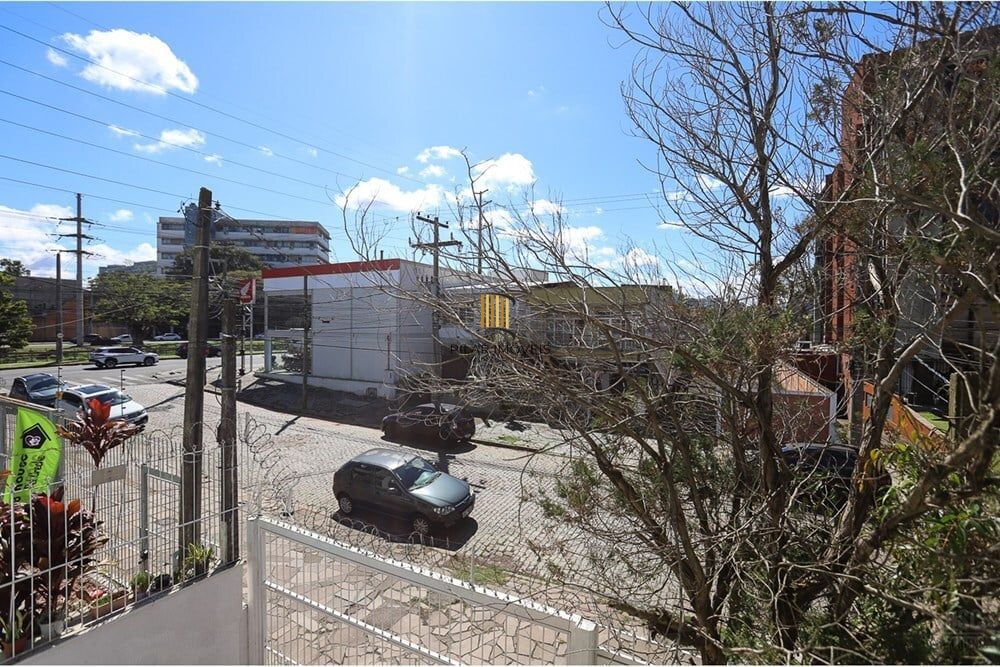 Casa 5 dormitórios no bairro Santana