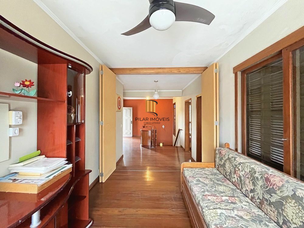 Casa 5 dormitórios no bairro Camaquã