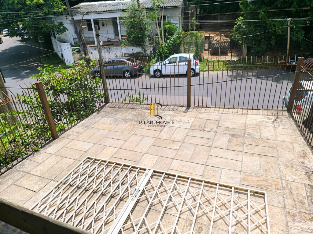 Casa 3 dormitórios no bairro Azenha