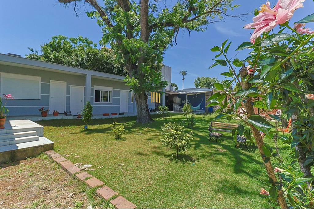 Casa 5 dormitórios no bairro Ipanema