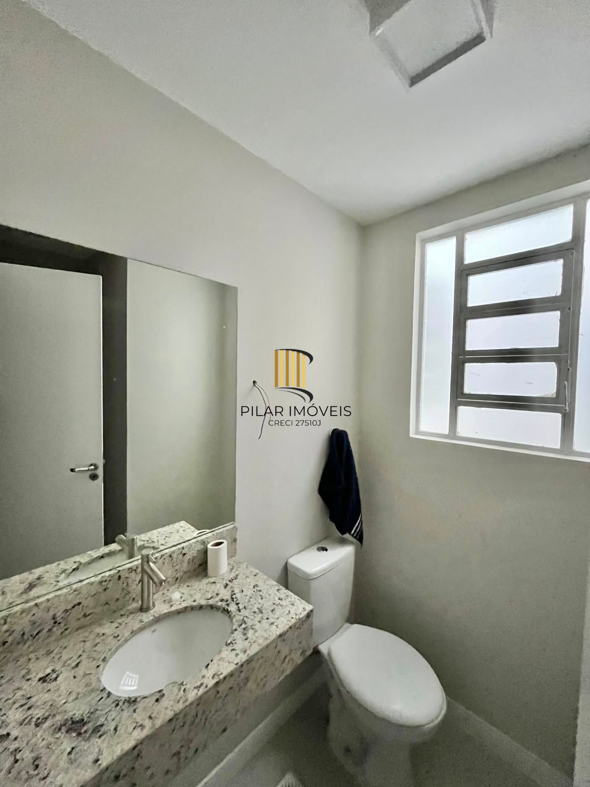 Lindo apto de 01 dorm, com 50 m2, no Passo da Areia, próximo ao Shopping Wallig