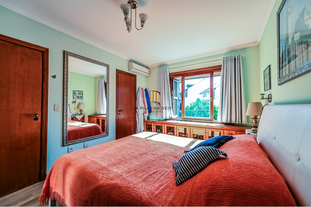 Casa de Condomínio 3 dormitórios no bairro Cavalhada