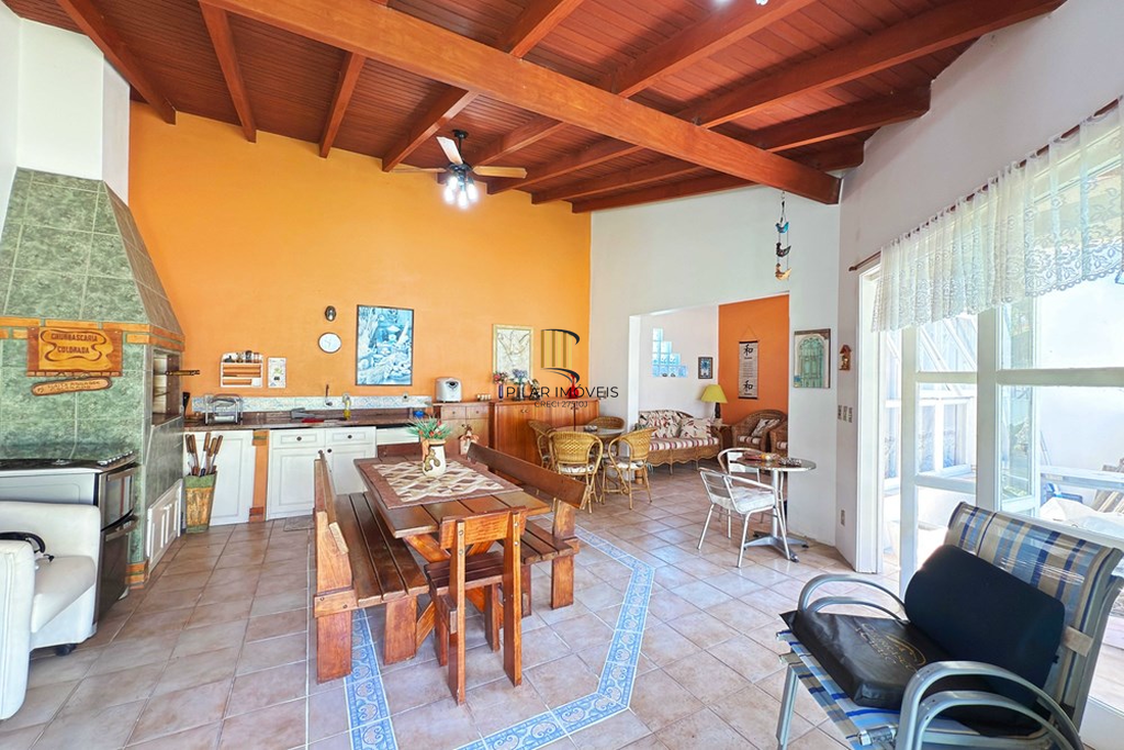 Casa 4 dormitórios no bairro Ipanema