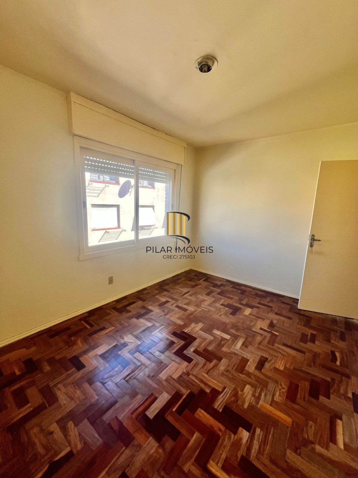 02 dorm, 73 m², sol da tarde, com vaga, dep e banho aux, no Passo da Areia