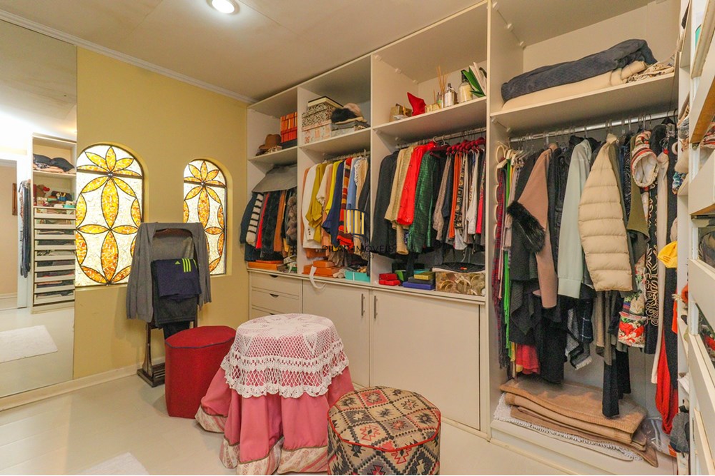 Casa 4 dormitórios no bairro Três Figueiras