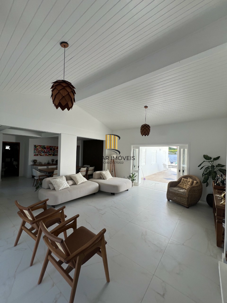 Casa 5 dormitórios no bairro Praia de Atlântida
