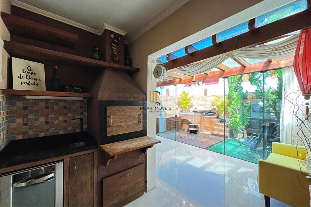 Casa 3 dormitórios no bairro Hípica