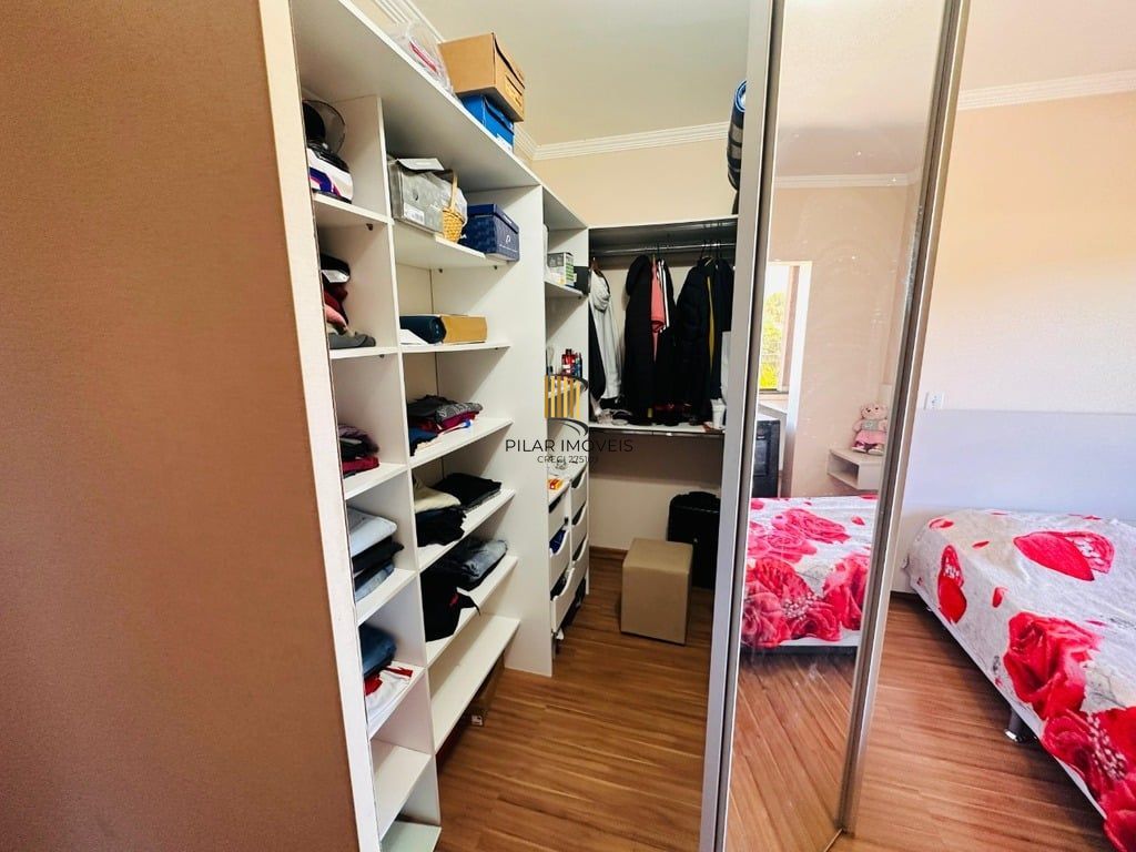 Casa 3 dormitórios no bairro Hípica