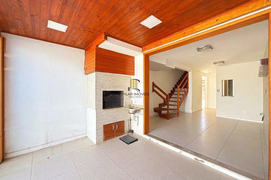Casa 3 dormitórios no bairro Guarujá