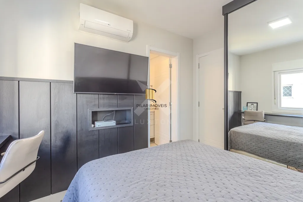 Apartamento 4 dormitórios no bairro Menino Deus