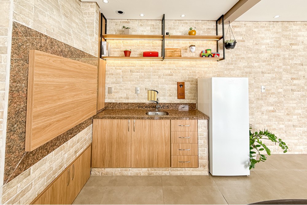 Casa 3 dormitórios no bairro Igara