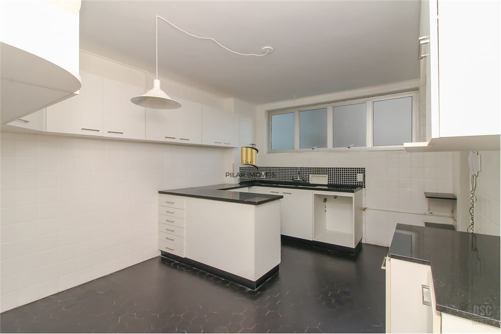 Apartamento 4 dormitórios no bairro Centro Histórico