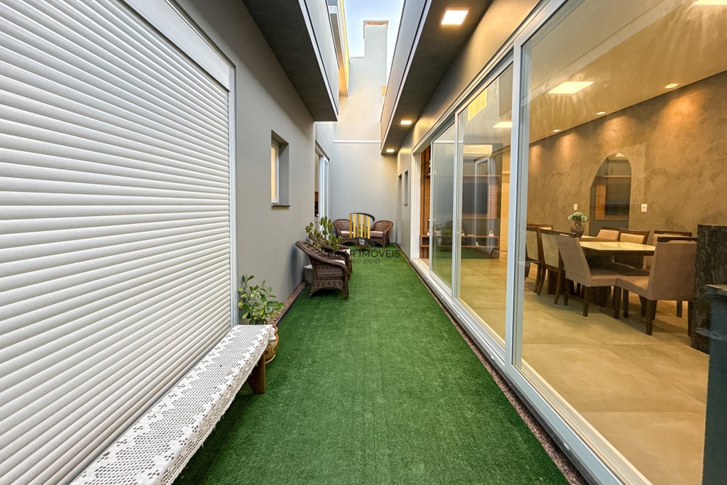 Casa 3 dormitórios no bairro Igara