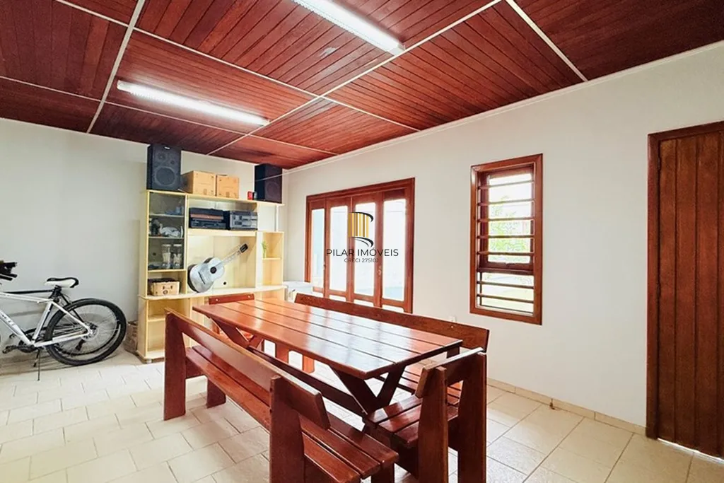 Casa 4 dormitórios no bairro Teresópolis