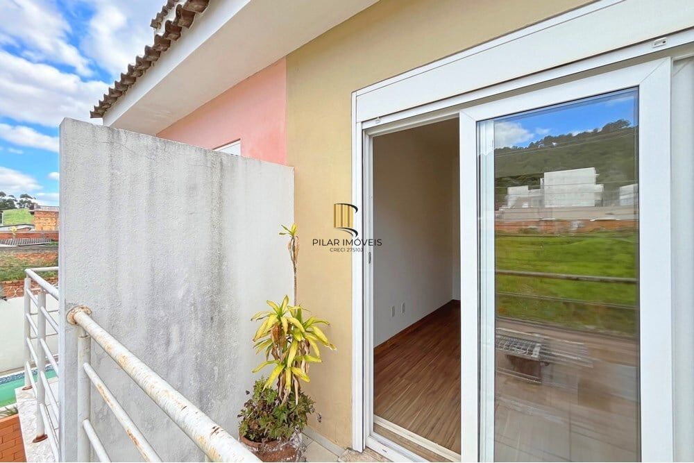 Casa 2 dormitórios no bairro Guarujá