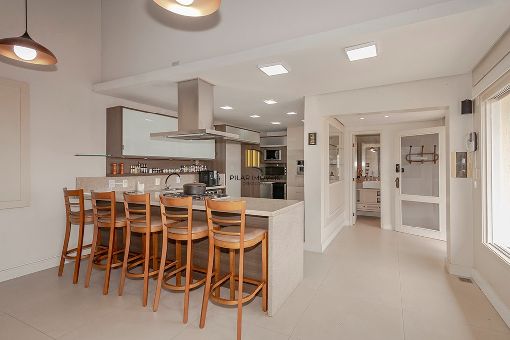 Casa 6 dormitórios no bairro Vila Jardim