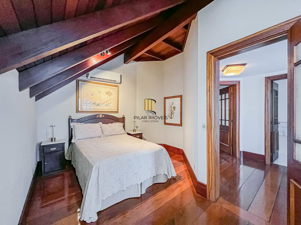 Casa 4 dormitórios no bairro Chácara das Pedras