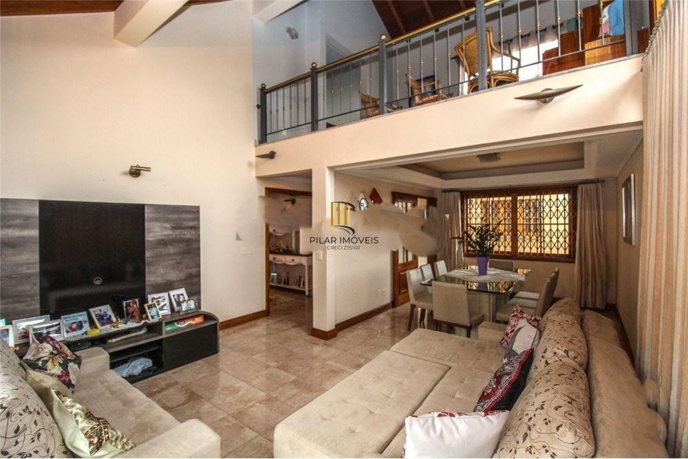 Casa 3 dormitórios no bairro Medianeira