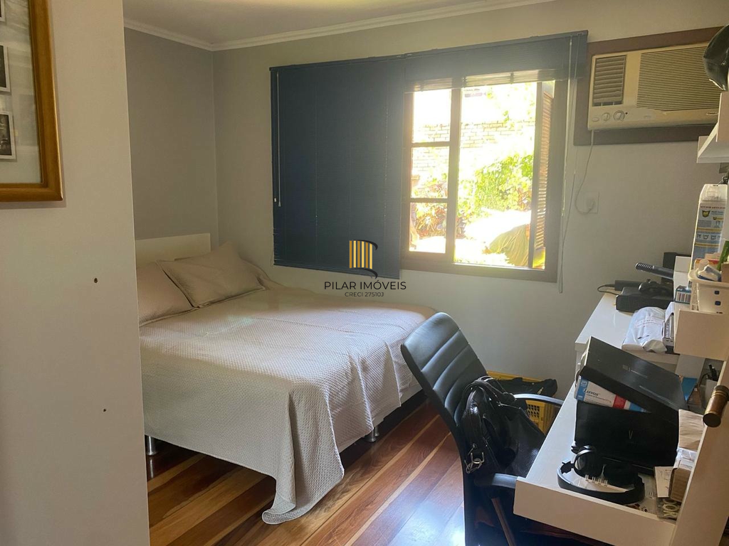 Casa 5 dormitórios no bairro Chácara das Pedras