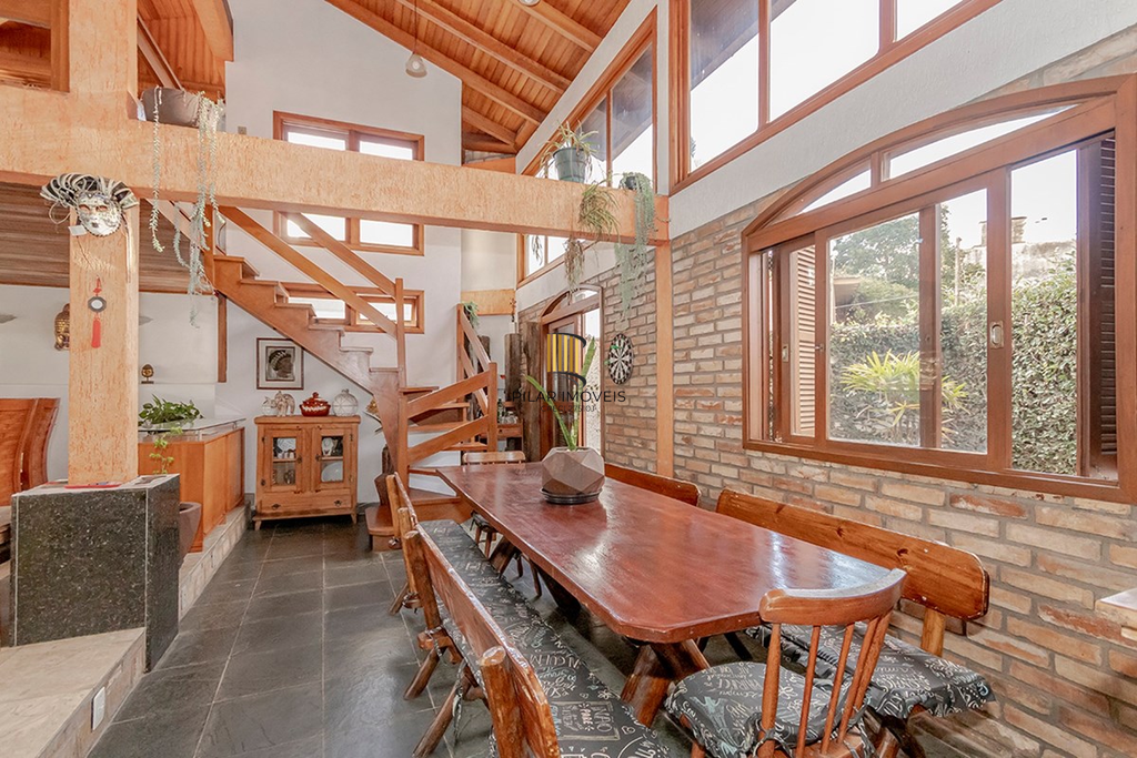 Casa 4 dormitórios no bairro Passo da Areia
