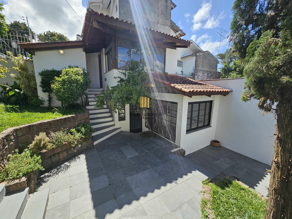 Casa 3 dormitórios no bairro Três Figueiras