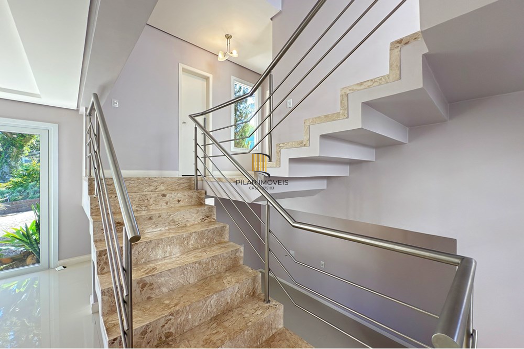 Casa 3 dormitórios no bairro Hípica