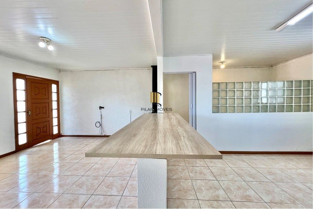 Casa 5 dormitórios no bairro Igara