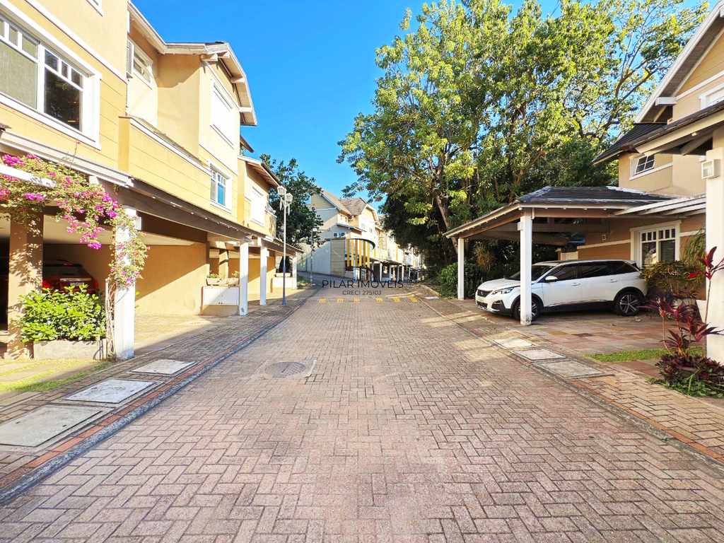 Casa de Condomínio 3 dormitórios no bairro Jardim Carvalho