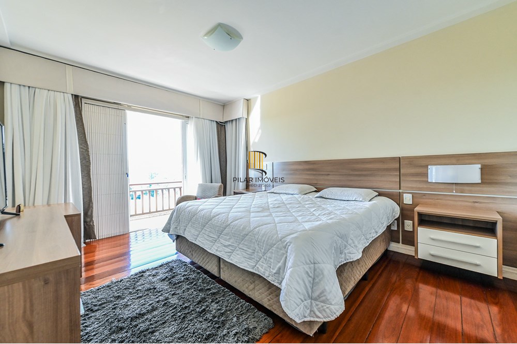 Casa 4 dormitórios no bairro Morro Santana