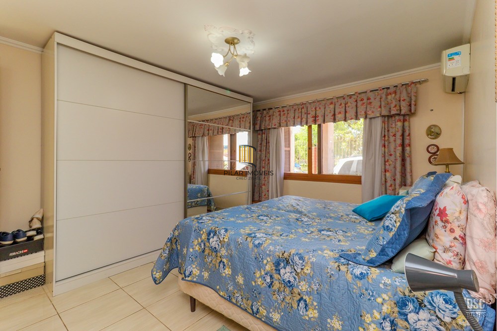 Casa 6 dormitórios no bairro Rubem Berta