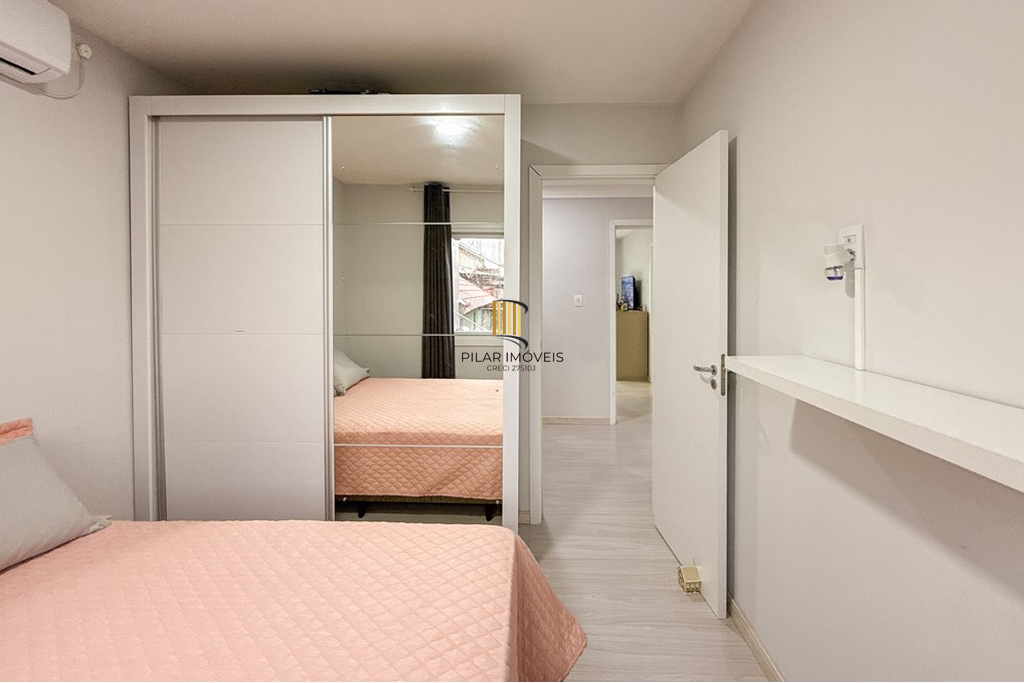 Casa 5 dormitórios no bairro Igara