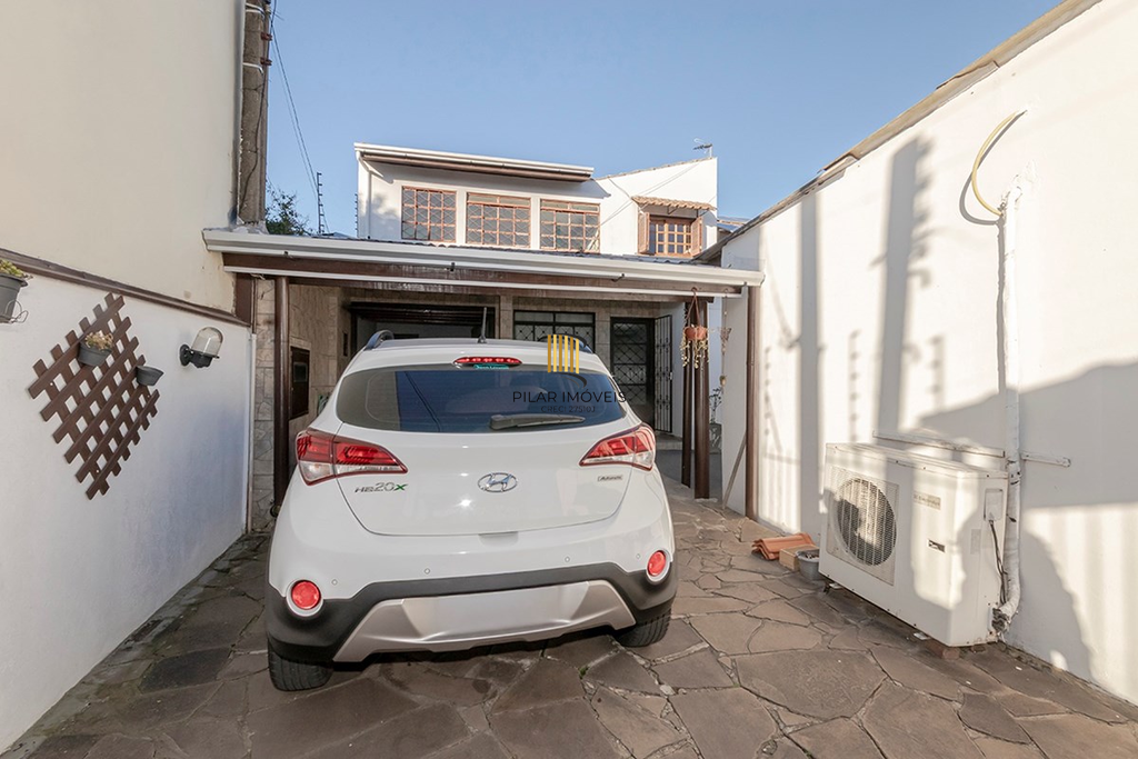 Casa 4 dormitórios no bairro Vila Nova