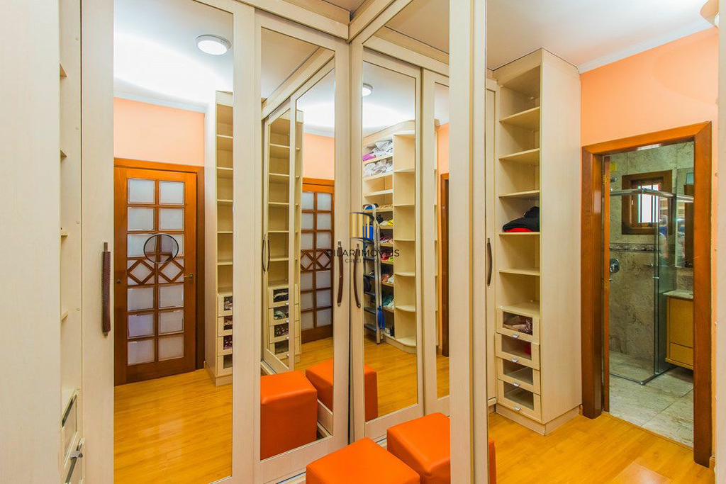 Casa 4 dormitórios no bairro Moinhos de Vento