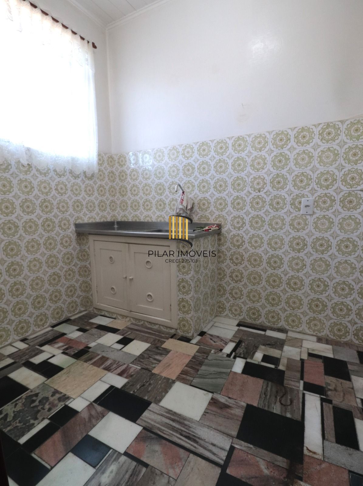 Apto no IAPI, 02 dorm com vaga de garagem