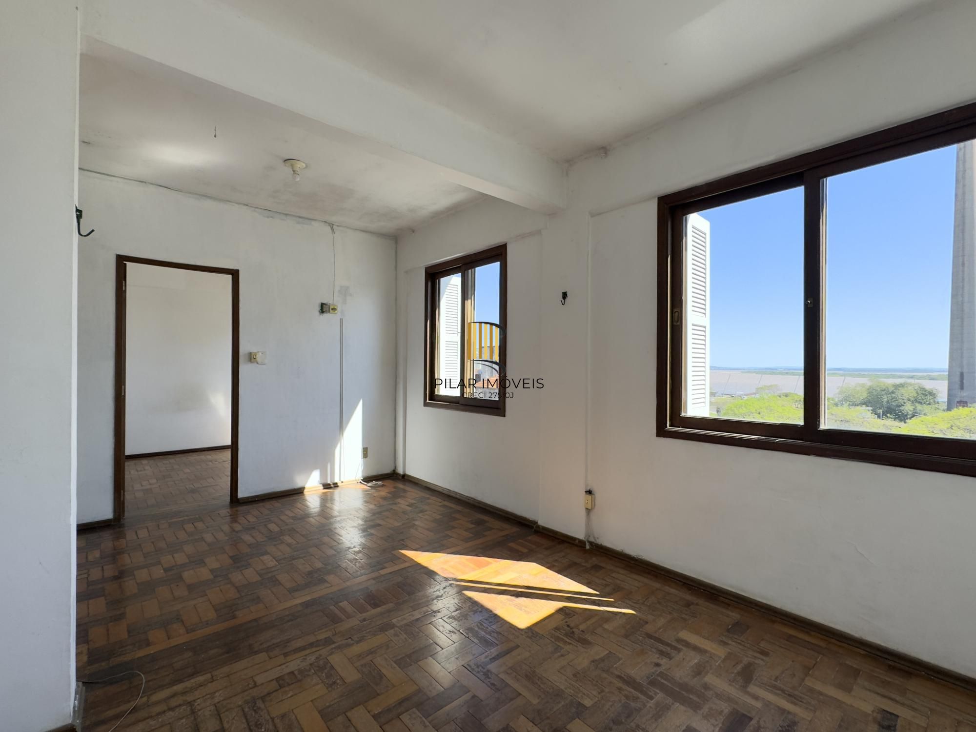Apartamento 1 dormitório com vista e muito potencial no Centro Histórico