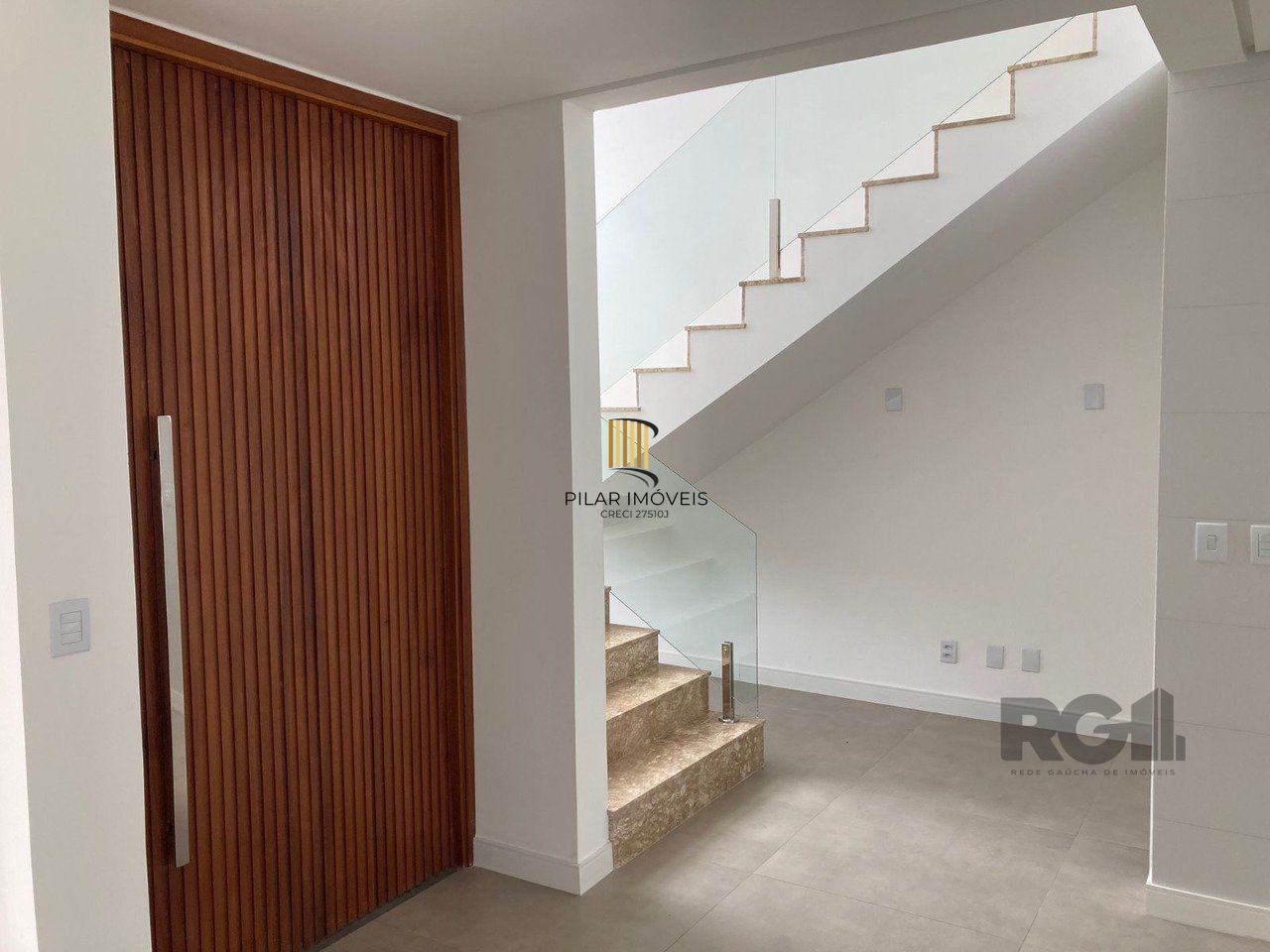 Casa 2 dormitórios, 1 suíte, 4 vagas, Bairro Central Park