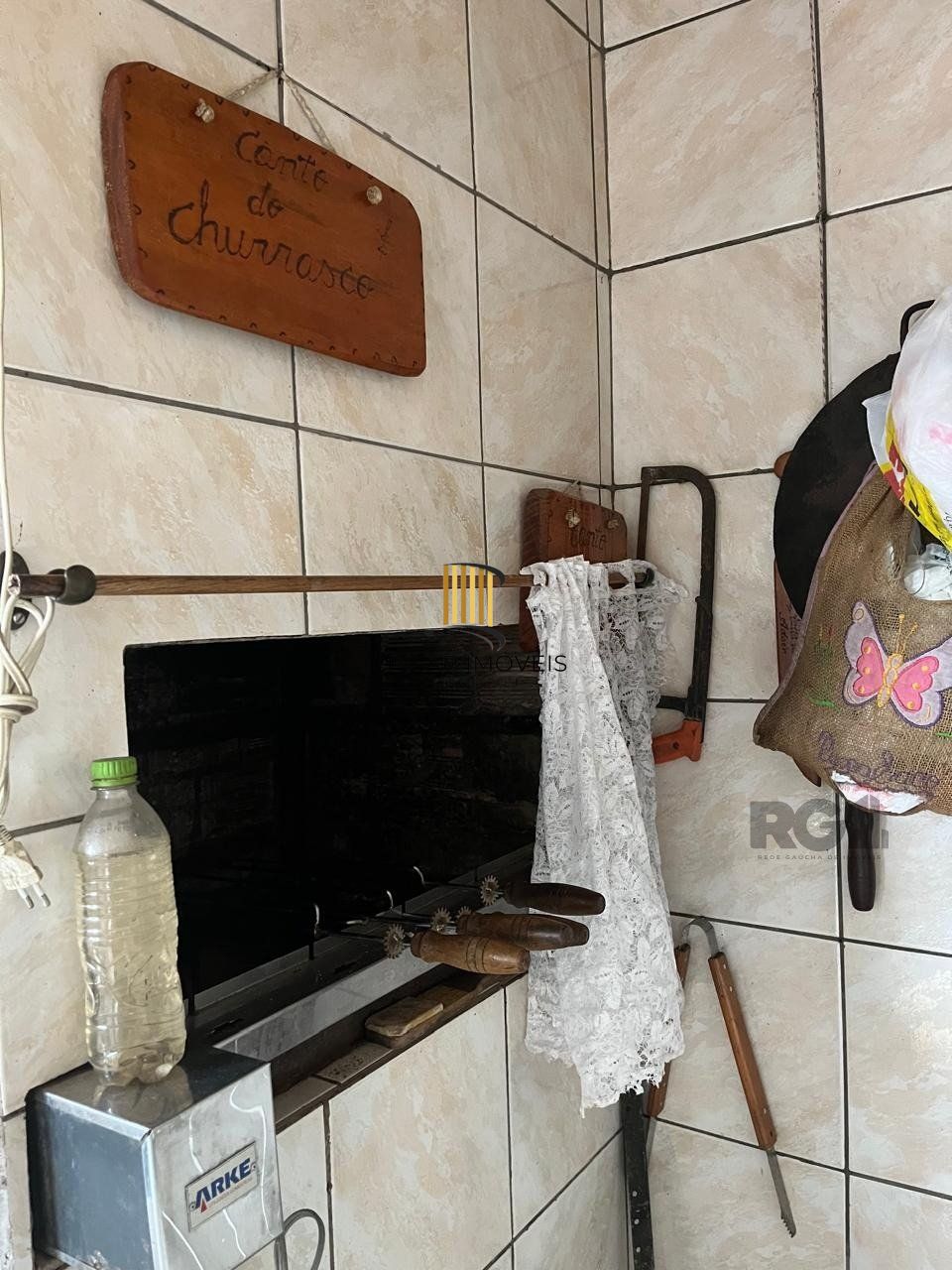 Casa sobrado mobiliado, 2 dormitórios, Bairro Imbuí