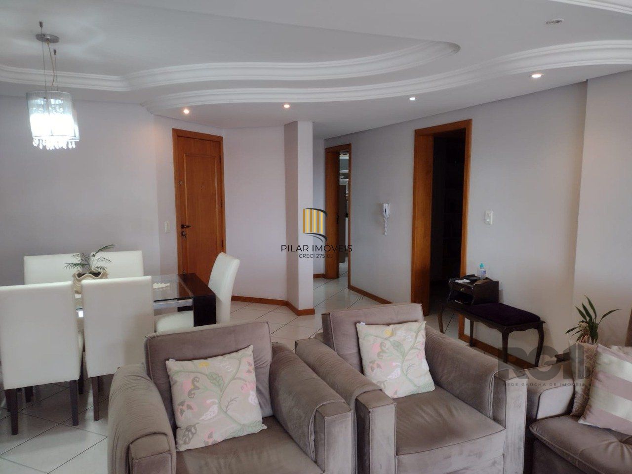 Apartamento mobiliado, 3 dormitórios, 2 suítes, 2 vagas, Bairro Vila Eunice