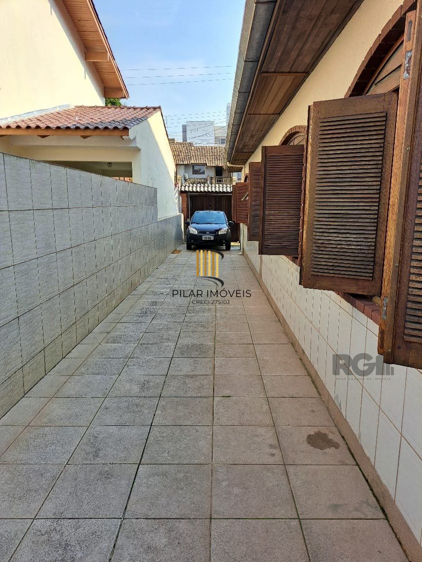 Casa 3 dormitórios, 1 suíte, vagas de garagem, Bairro Vila Marcia
