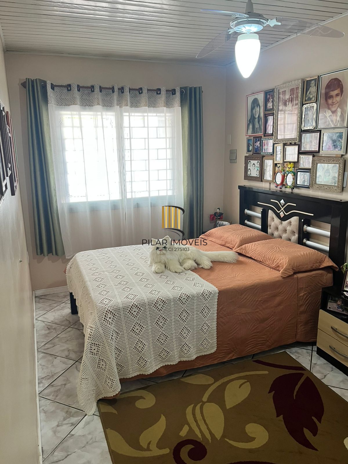 Casa 3 dormitórios, 1 suíte, 2 vagas, Bairro Parque Florido