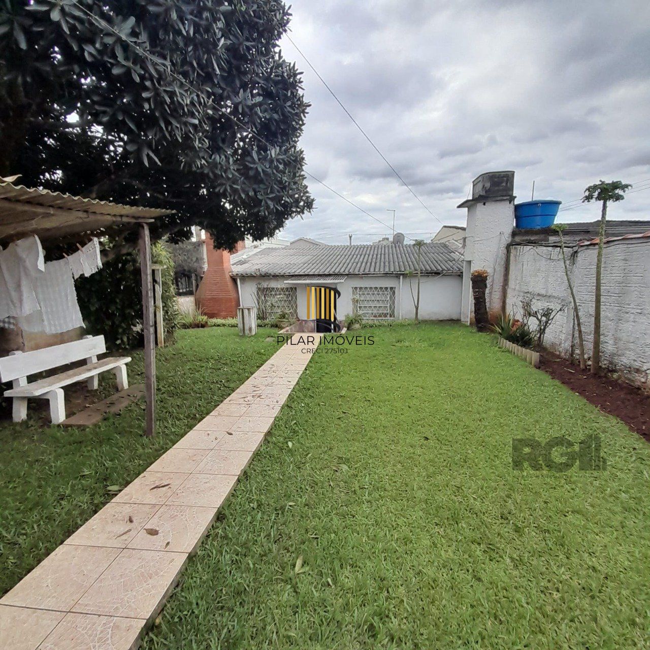 Casa 2 dormitórios, vaga de garagem, bairro São Judas Tadeu