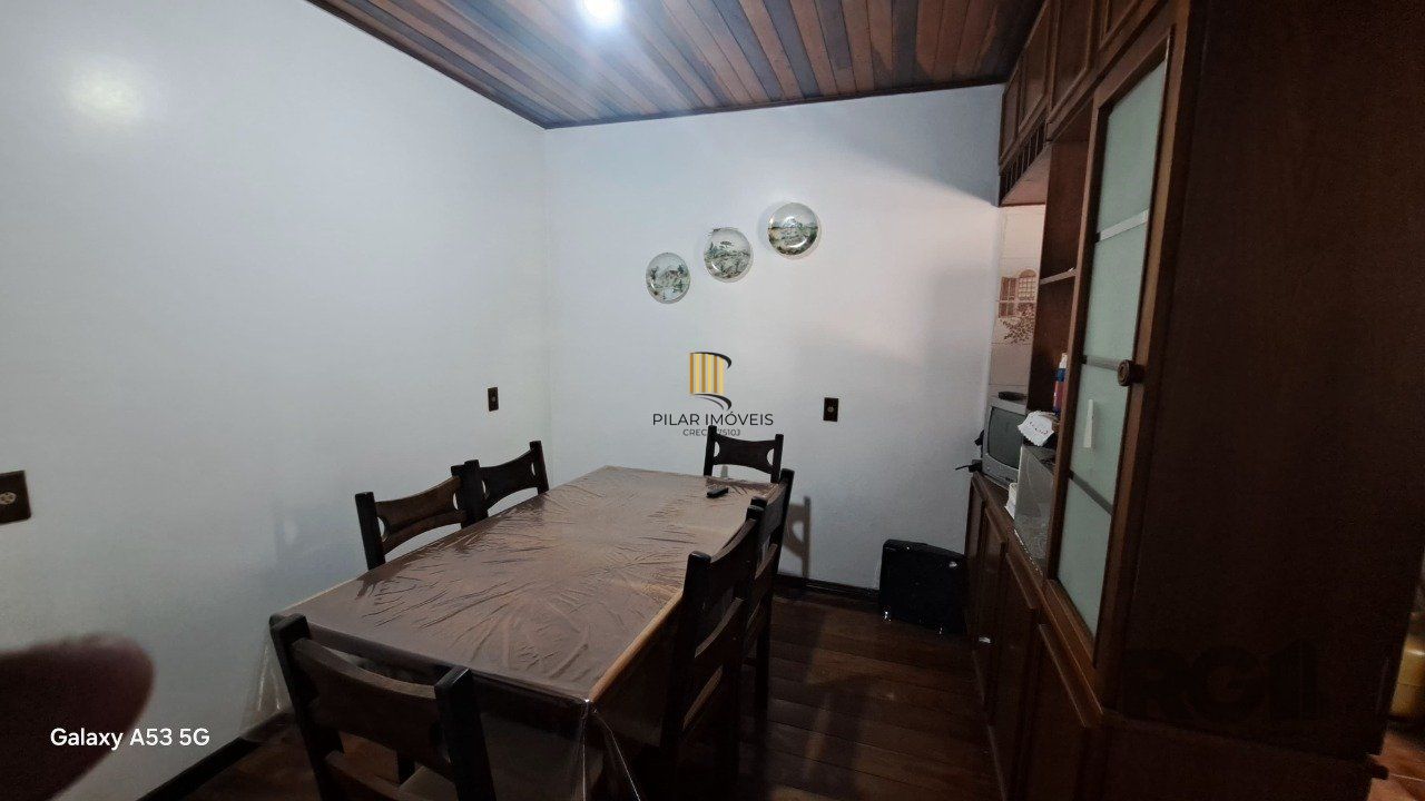 Casa 3 dormitórios, 1 suíte, vagas de garagem, Bairro Vila Cachoeirinha