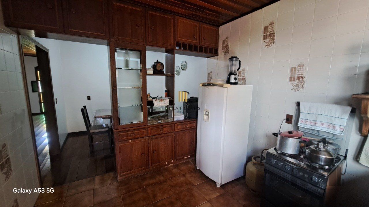 Casa 3 dormitórios, 1 suíte, vagas de garagem, Bairro Vila Cachoeirinha