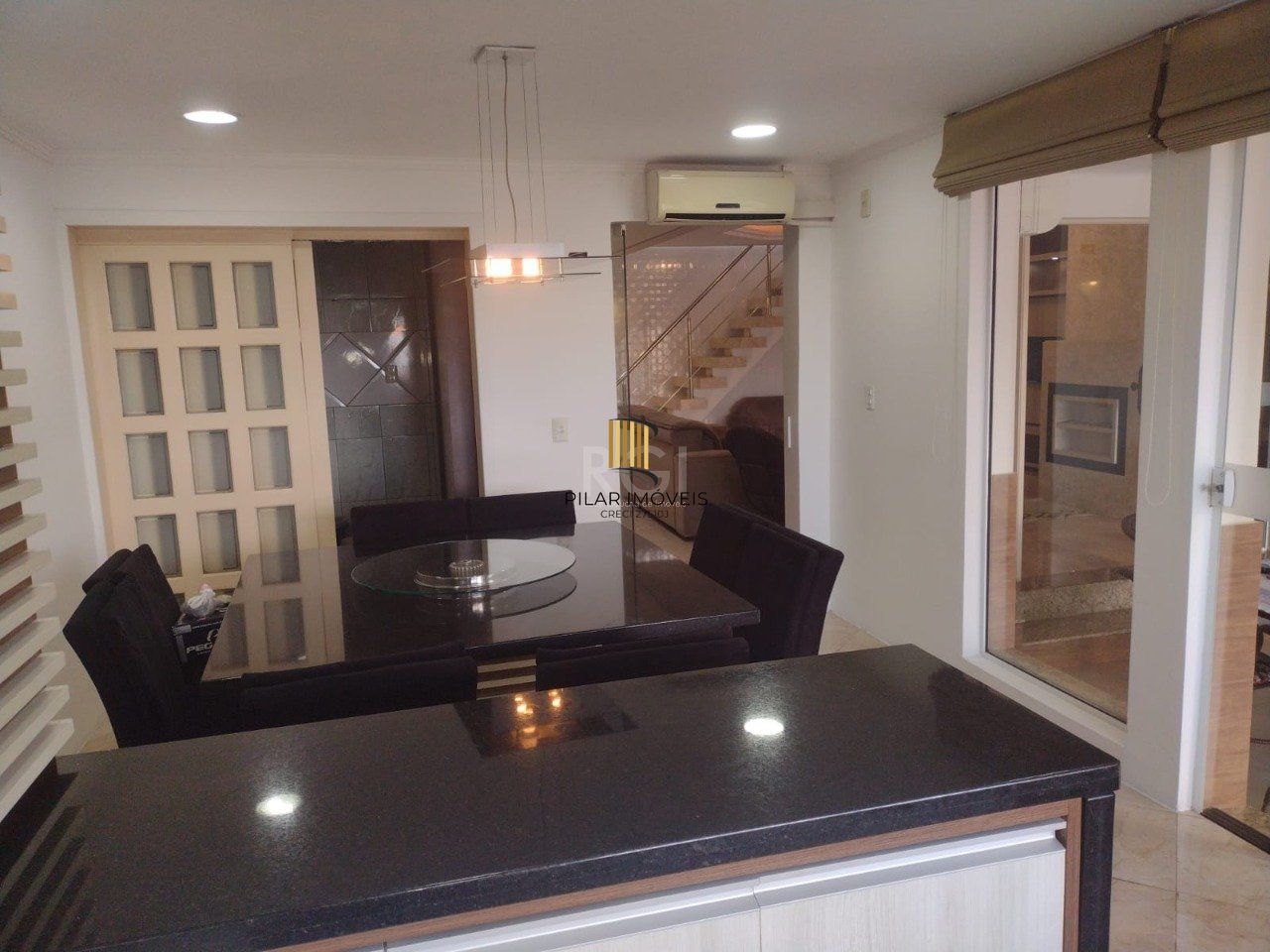 Casa sobrado mobiliado, 4 dormitórios, 1 suíte, 4 vagas de garagem, Bairro Bom Principio