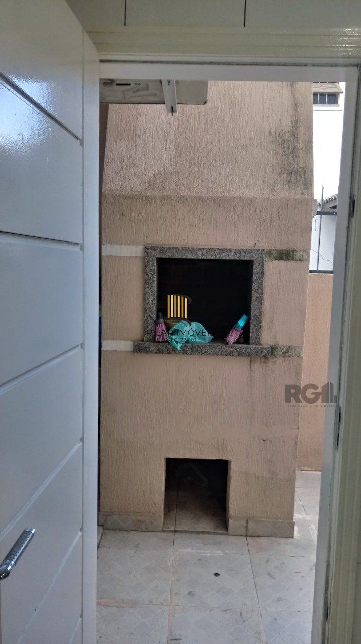 Casa sobrado semi mobiliado, 3 dormitórios, 1 suíte master, vagas de garagem, Bairro Parque da matriz