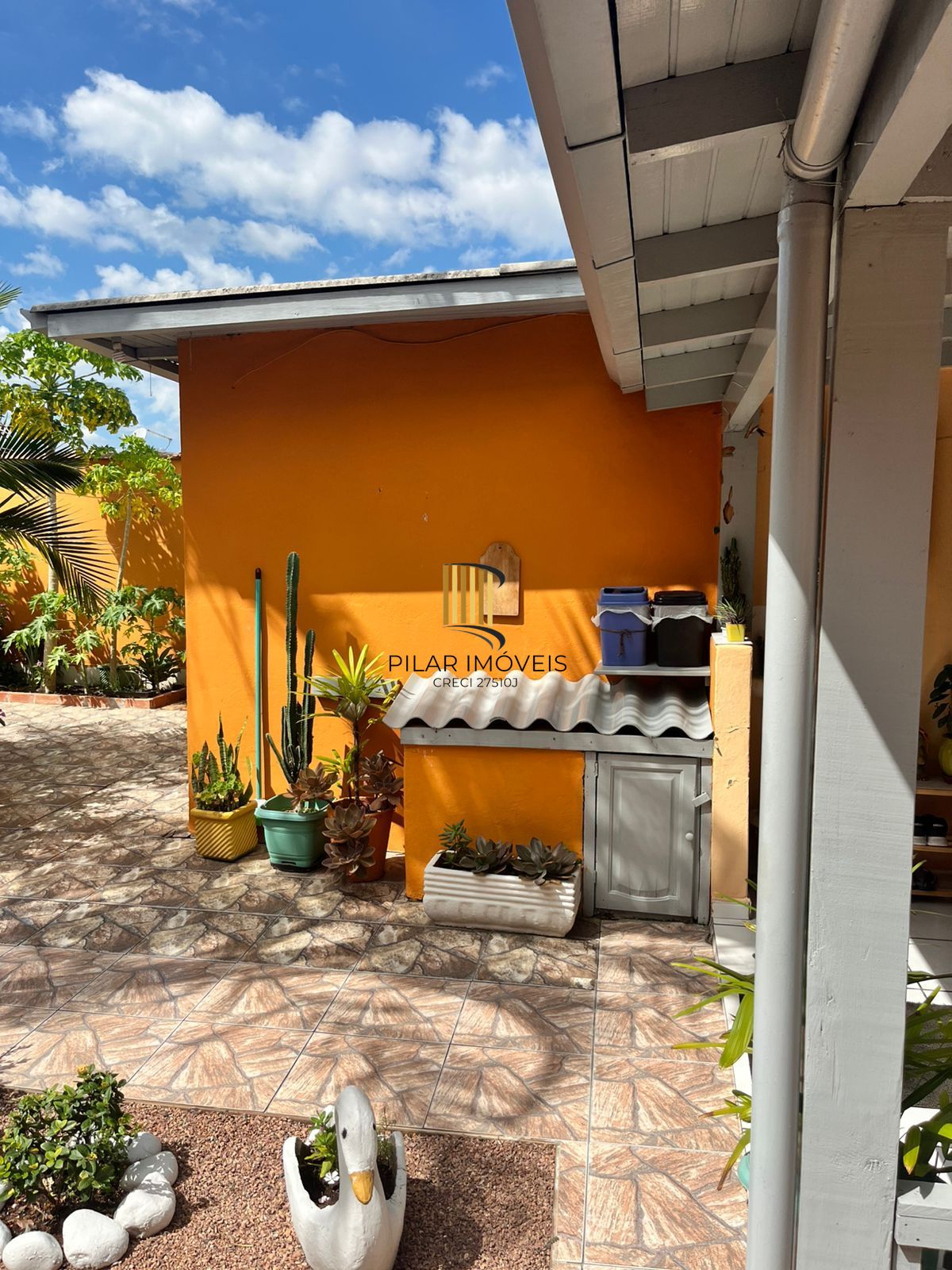 Casa 3 dormitórios, 1 suíte, 2 vagas, Bairro Parque Florido