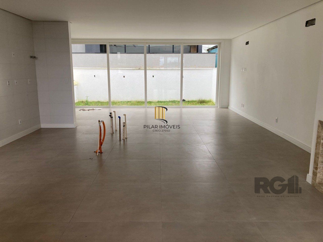 Casa 2 dormitórios, 1 suíte, 4 vagas, Bairro Central Park